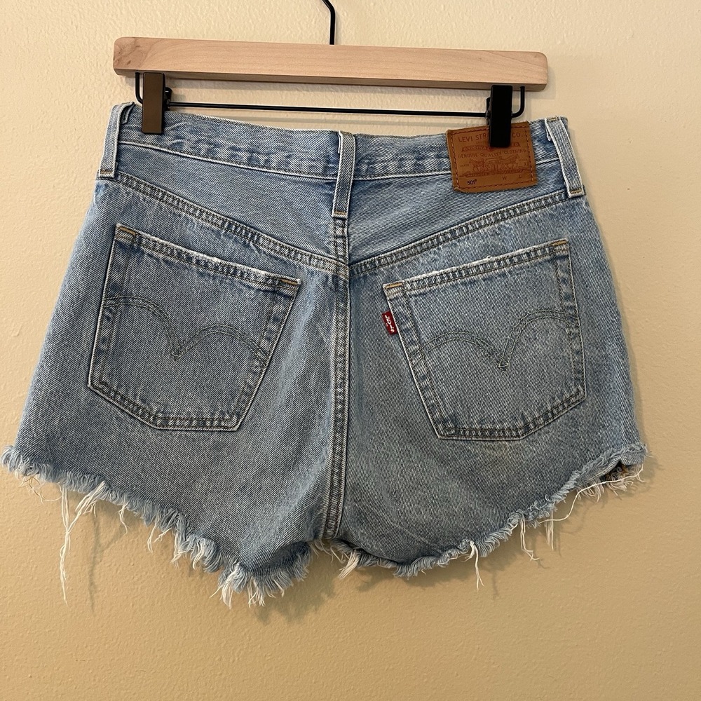 Levi's 501 Women's Jean Shorts 27 Light Wash Distressed 90s Classic Minimalist - Picture 4 of 9